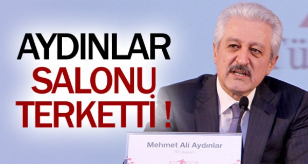 Aydnlar salonu terketti